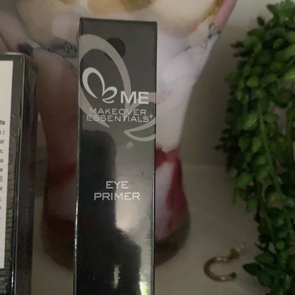 Makeover essentials kit - Picture 4 of 5